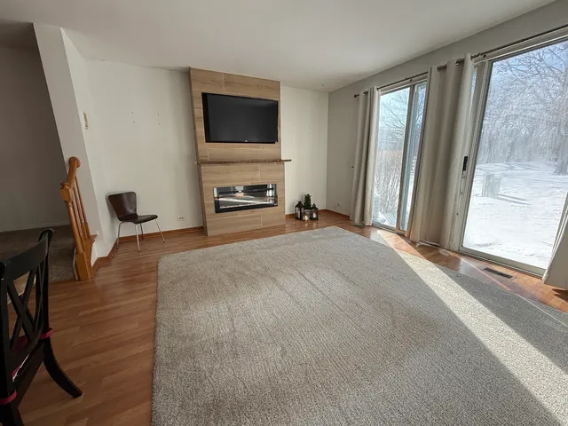 $255,000 | 17817 West Salisbury Drive, Gurnee, IL 60031