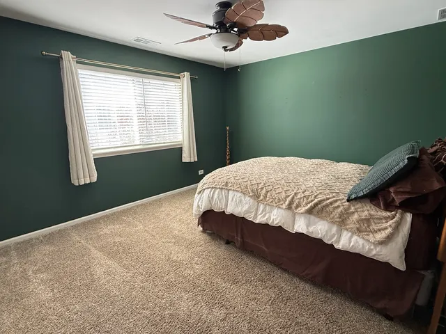 $255,000 | 17817 West Salisbury Drive, Gurnee, IL 60031