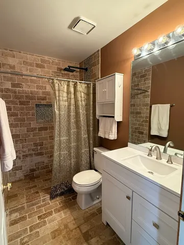 $255,000 | 17817 West Salisbury Drive, Gurnee, IL 60031