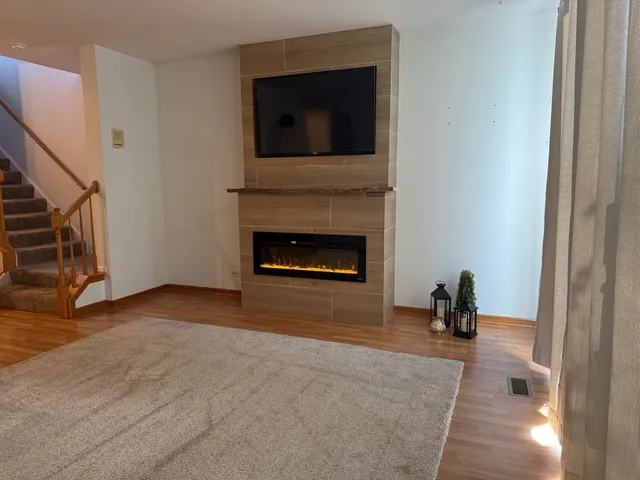 $255,000 | 17817 West Salisbury Drive, Gurnee, IL 60031