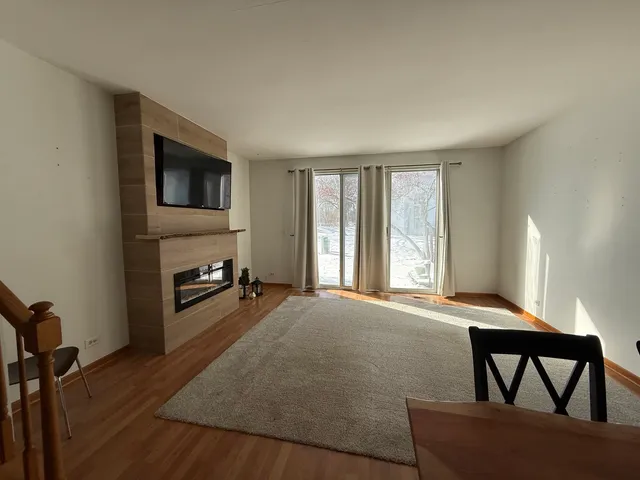 $255,000 | 17817 West Salisbury Drive, Gurnee, IL 60031