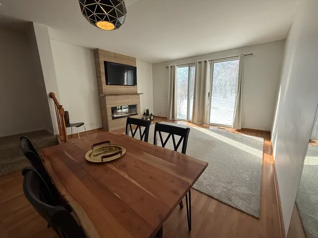 $255,000 | 17817 West Salisbury Drive, Gurnee, IL 60031