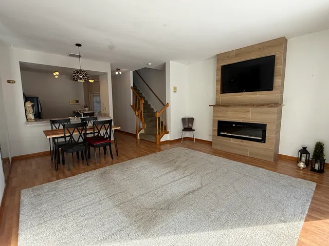 $255,000 | 17817 West Salisbury Drive, Gurnee, IL 60031