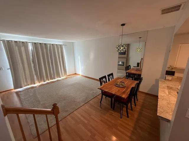 $255,000 | 17817 West Salisbury Drive, Gurnee, IL 60031