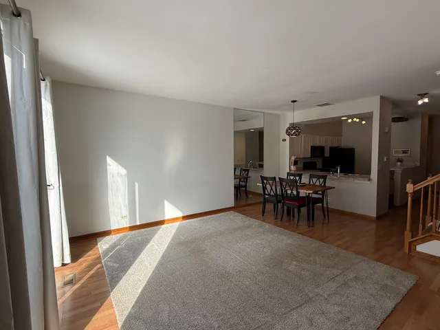 $255,000 | 17817 West Salisbury Drive, Gurnee, IL 60031