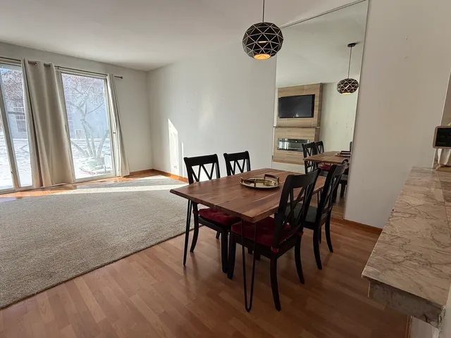 $255,000 | 17817 West Salisbury Drive, Gurnee, IL 60031