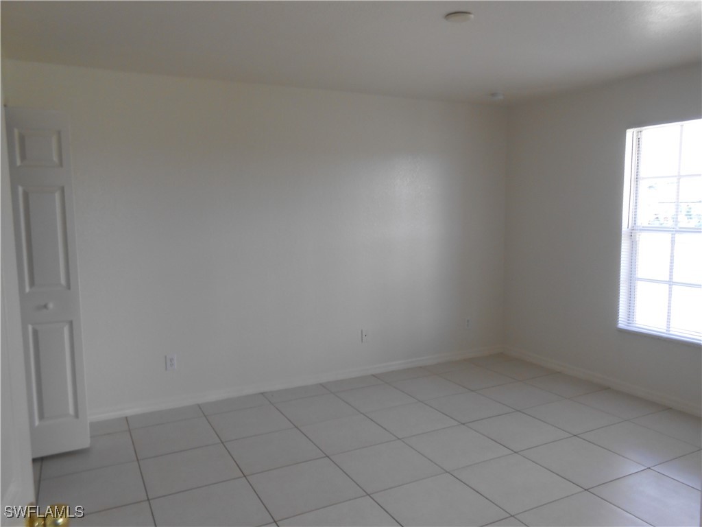 4946 Golfview Boulevard Lehigh Acres, FL 33973 - Photo 4 of 8