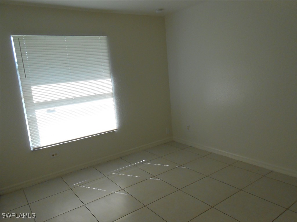 4946 Golfview Boulevard Lehigh Acres, FL 33973 - Photo 7 of 8