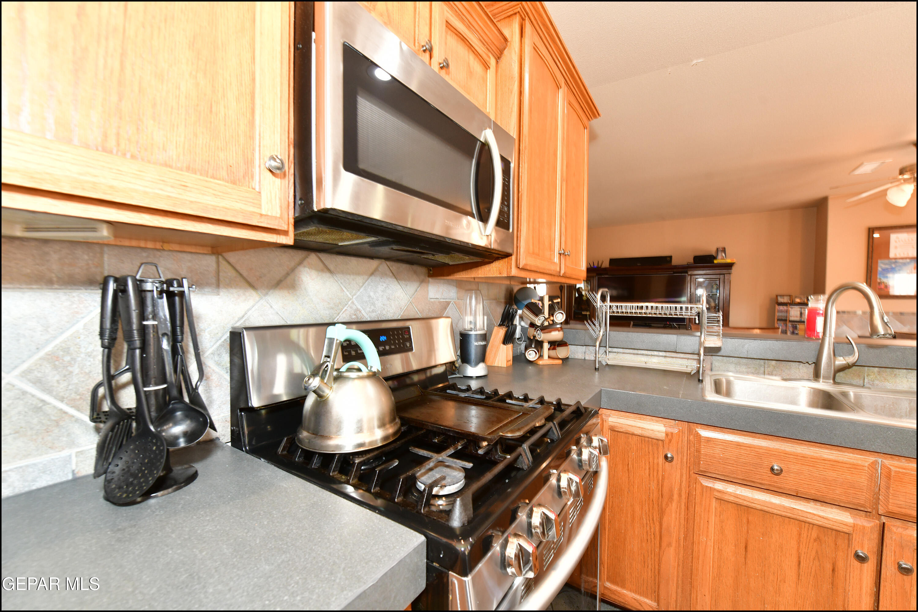 7350 Navidad Way Canutillo, TX 79835 - Photo 13 of 49 a kitchen with a stove and a microwave