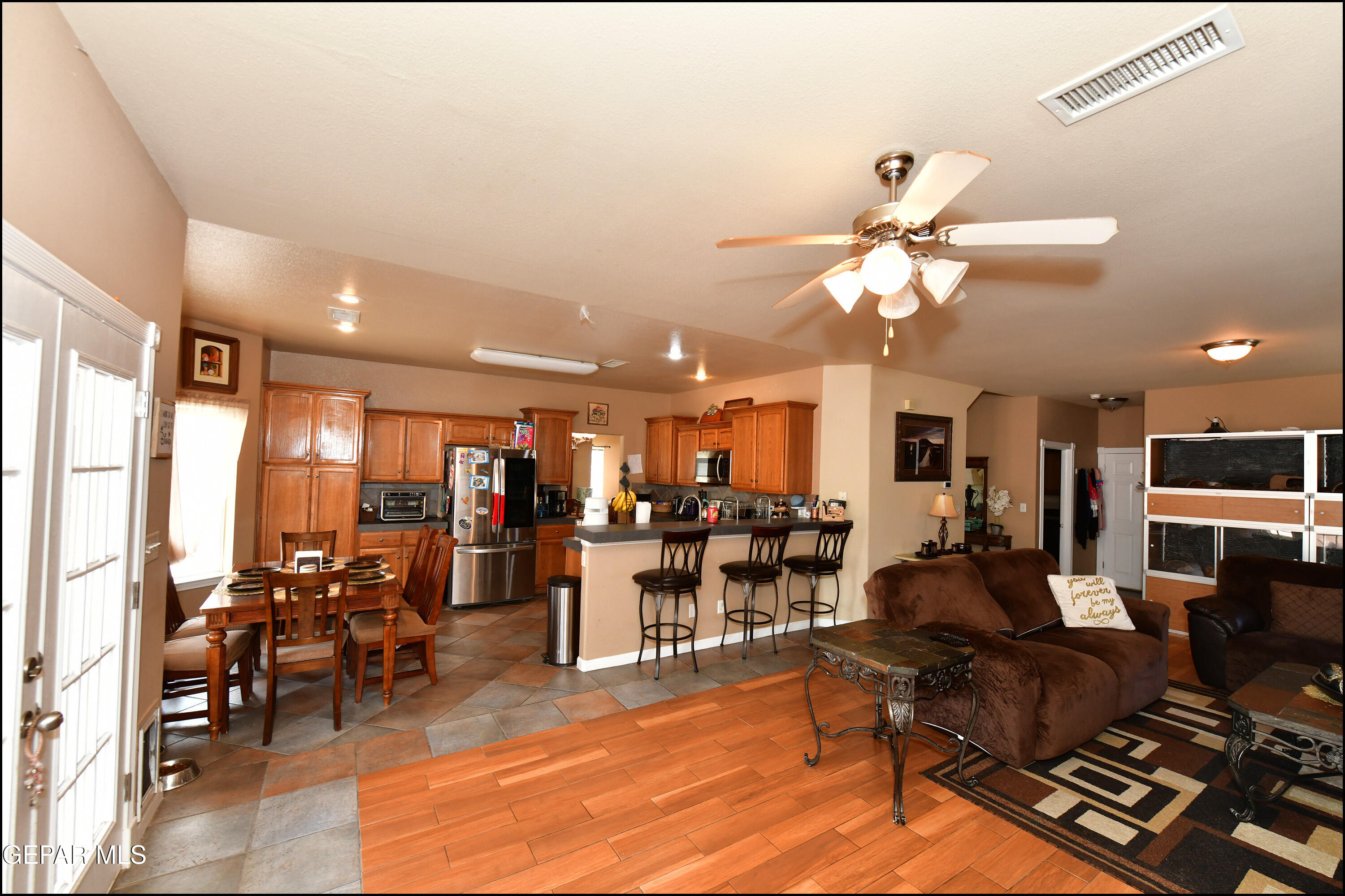 7350 Navidad Way Canutillo, TX 79835 - Photo 20 of 49 a living room with lots of furniture and kitchen view