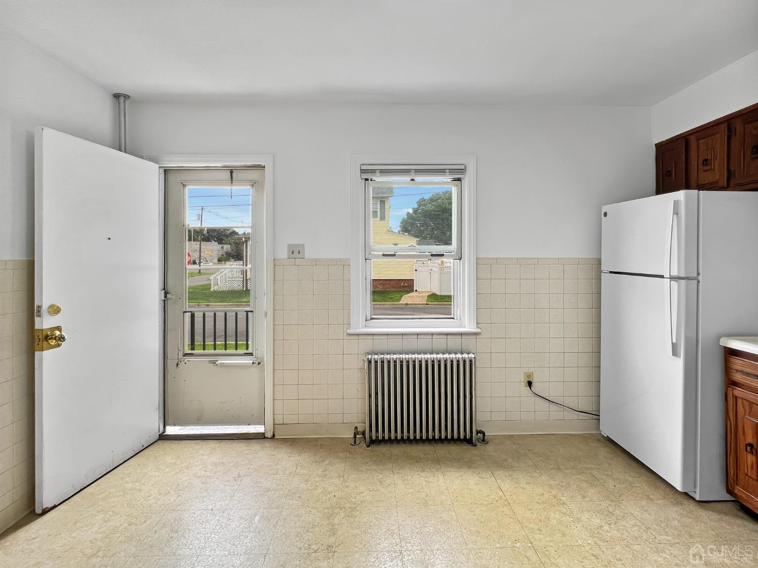 48 Riverview Avenue Edison, NJ 08817 - Photo 11 of 19 a view of an empty room with a window