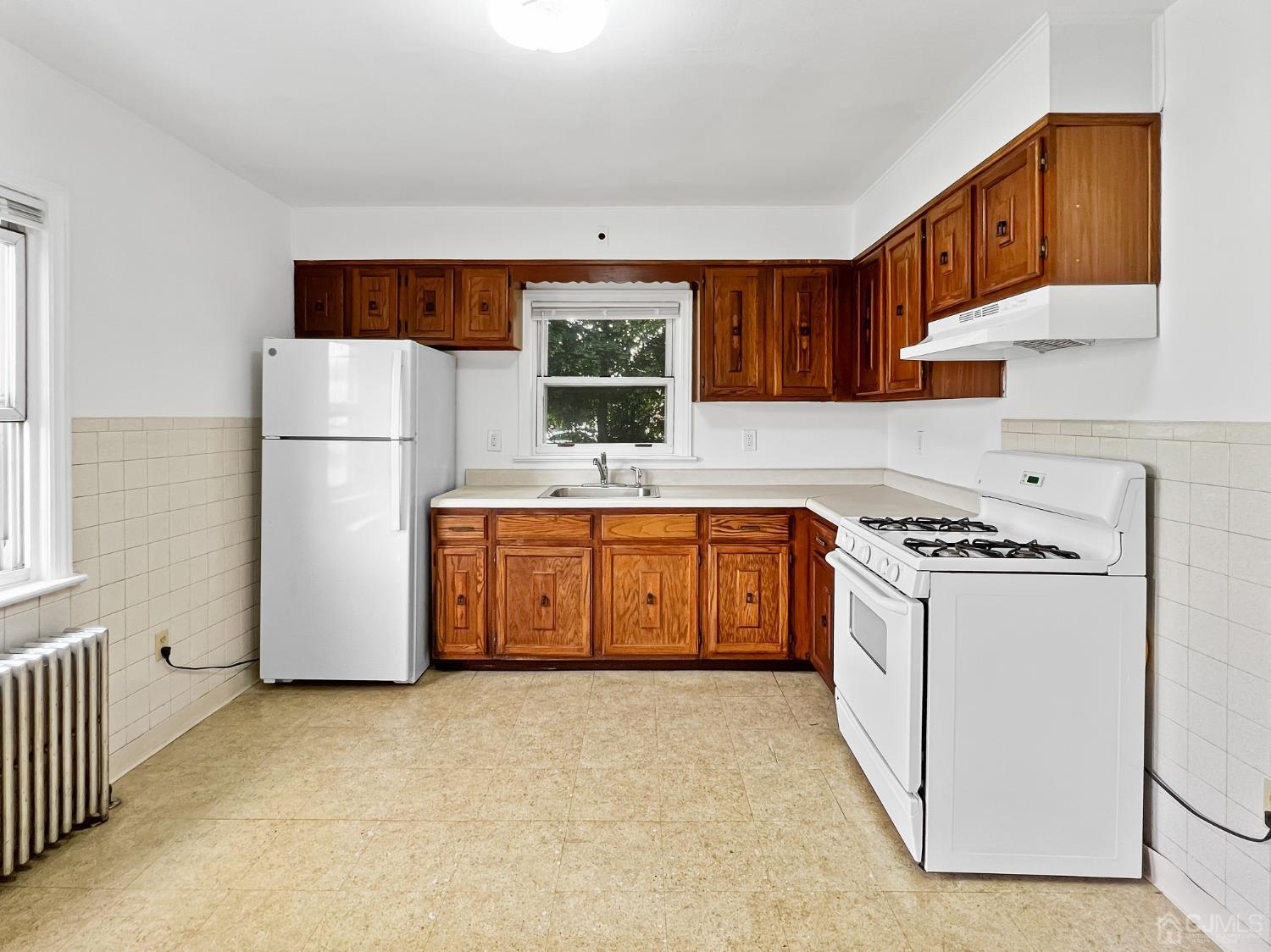 48 Riverview Avenue Edison, NJ 08817 - Photo 9 of 19 a utility room with dryer and washer