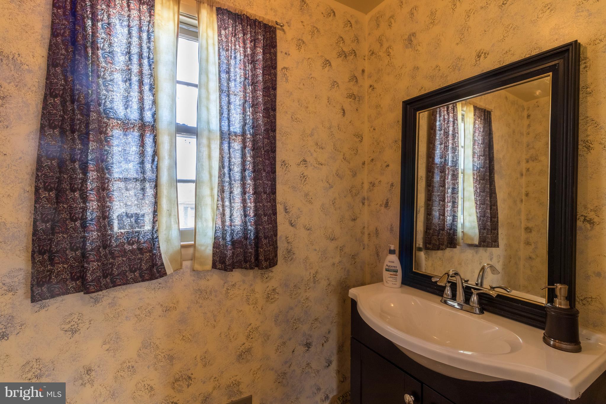 7105 Deerfield Road Baltimore, MD 21208 - Photo 12 of 22 Bath