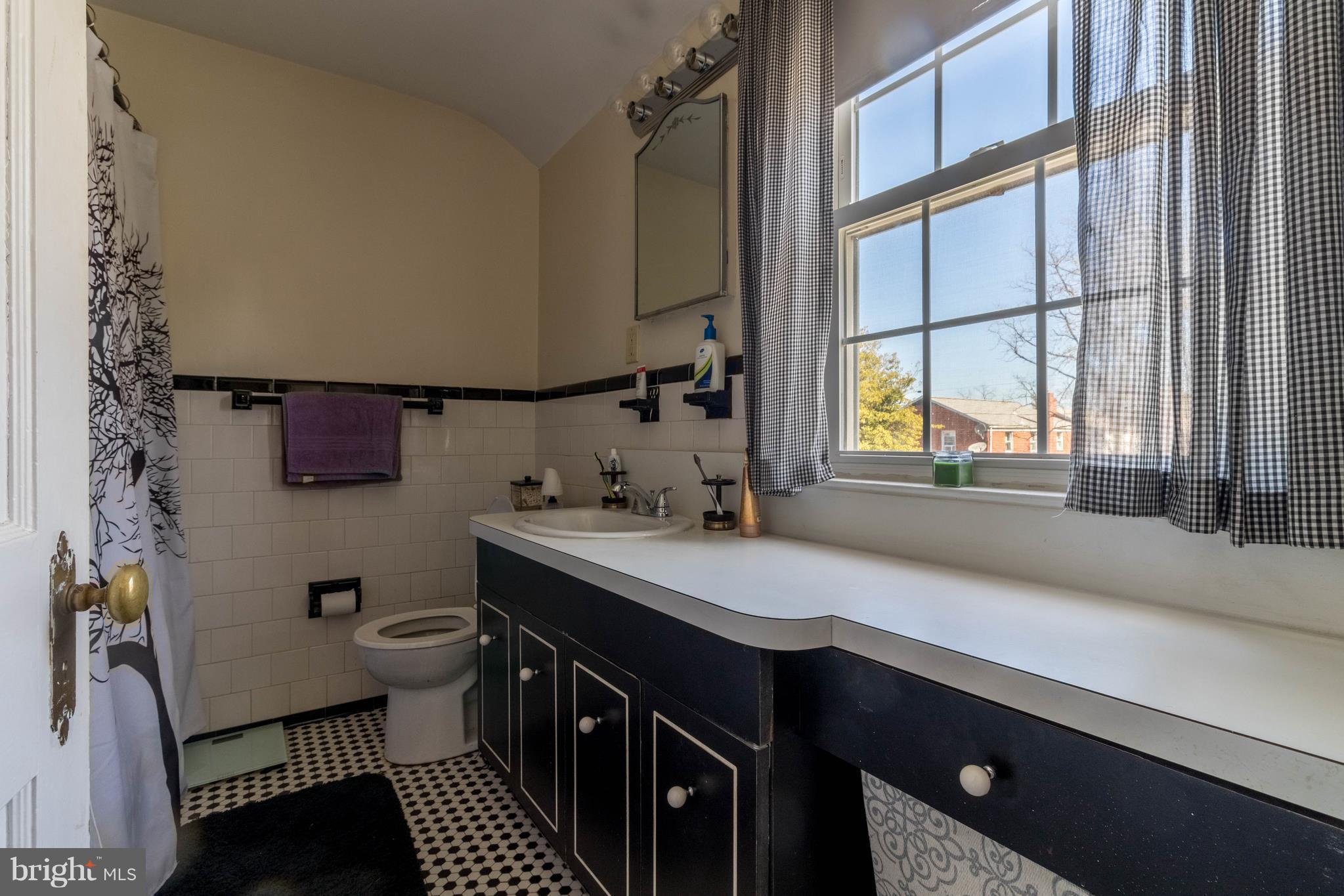 7105 Deerfield Road Baltimore, MD 21208 - Photo 14 of 22 Bath