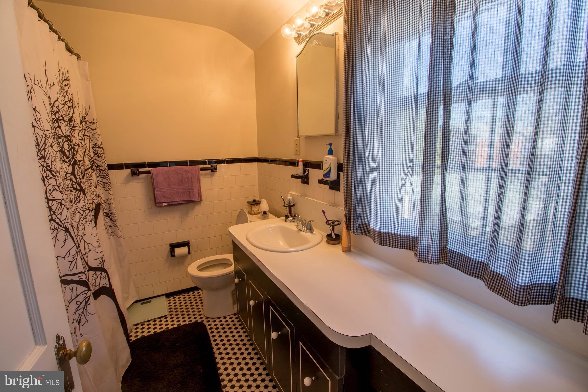 7105 Deerfield Road Baltimore, MD 21208 - Photo 16 of 22 Bath