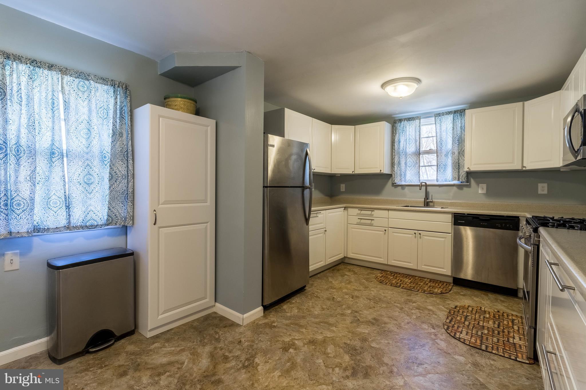 7105 Deerfield Road Baltimore, MD 21208 - Photo 4 of 22 Kitchen