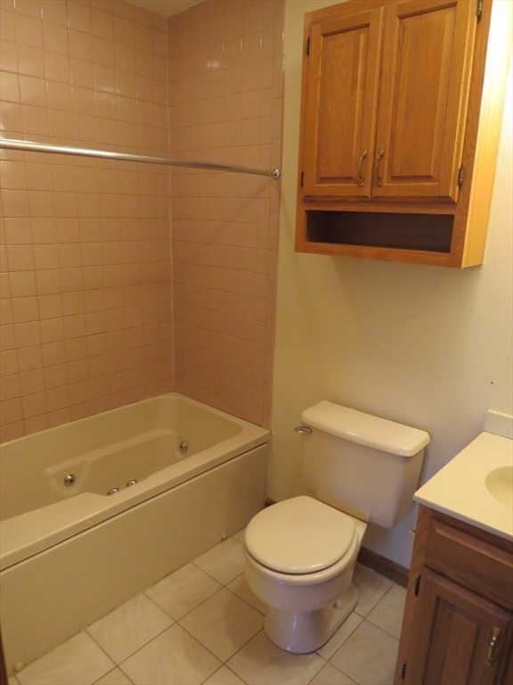5 B Pond View Way, Unit 5B Northborough, MA 01532 - Photo 13 of 16 a bathroom with a toilet and bathtub