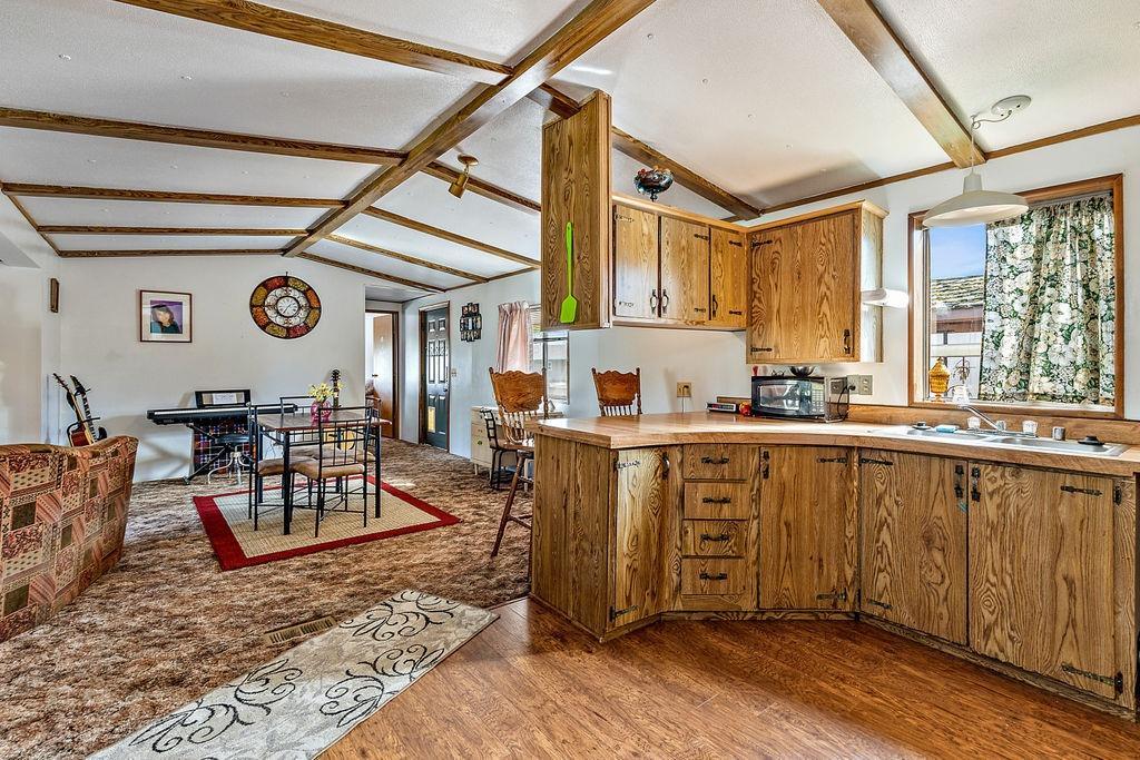 973 Carol Rae Medford, OR 97501 - Photo 5 of 31 Additional Photo