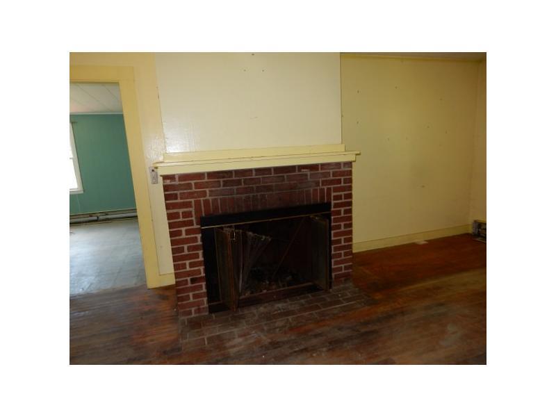 151 Old Post Road Arundel, ME 04046 - Photo 6 of 10 Living Room.