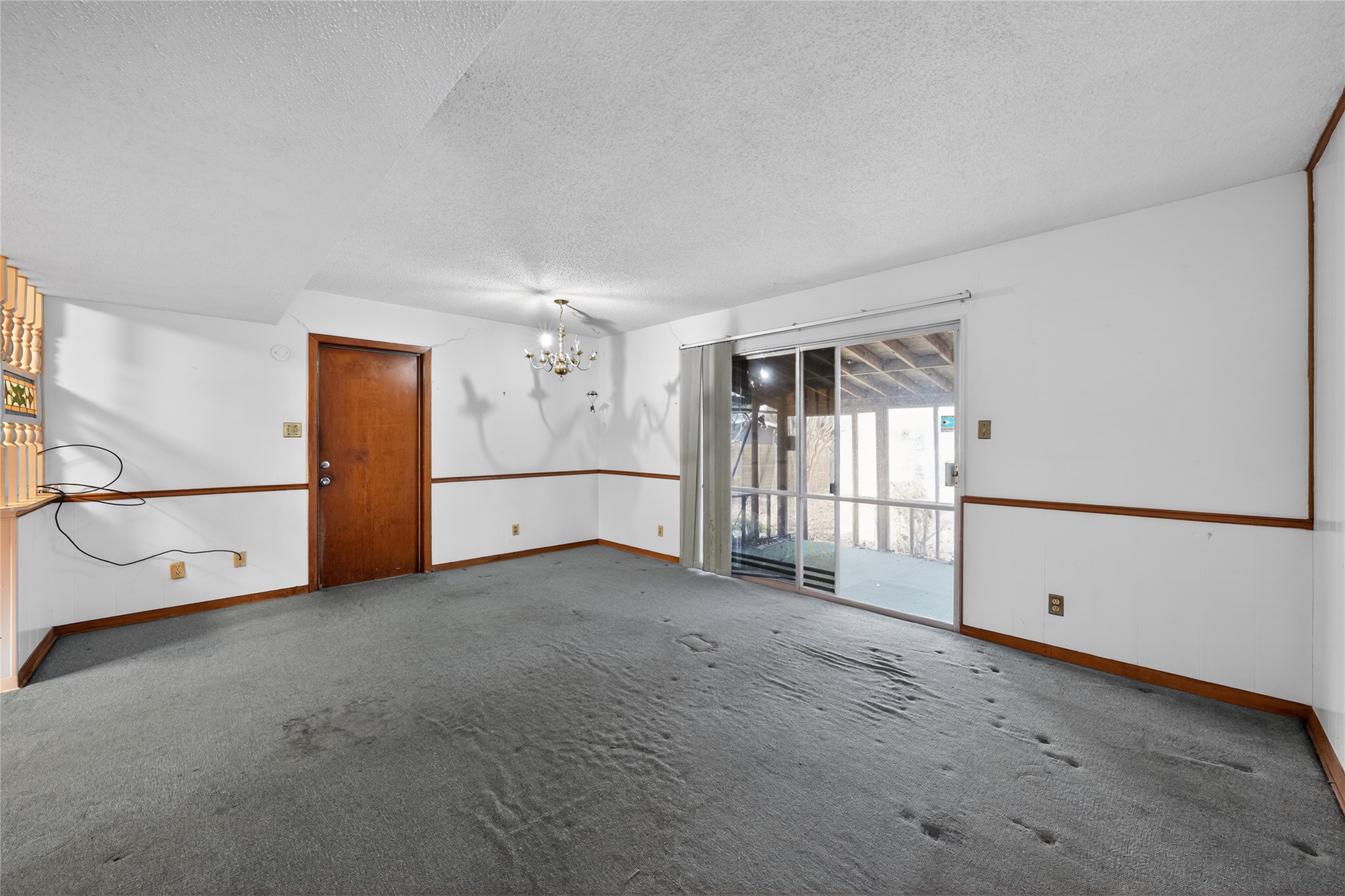 2112 Vanderbilt Lane Austin, TX 78723 - Photo 5 of 23 a view of a garage