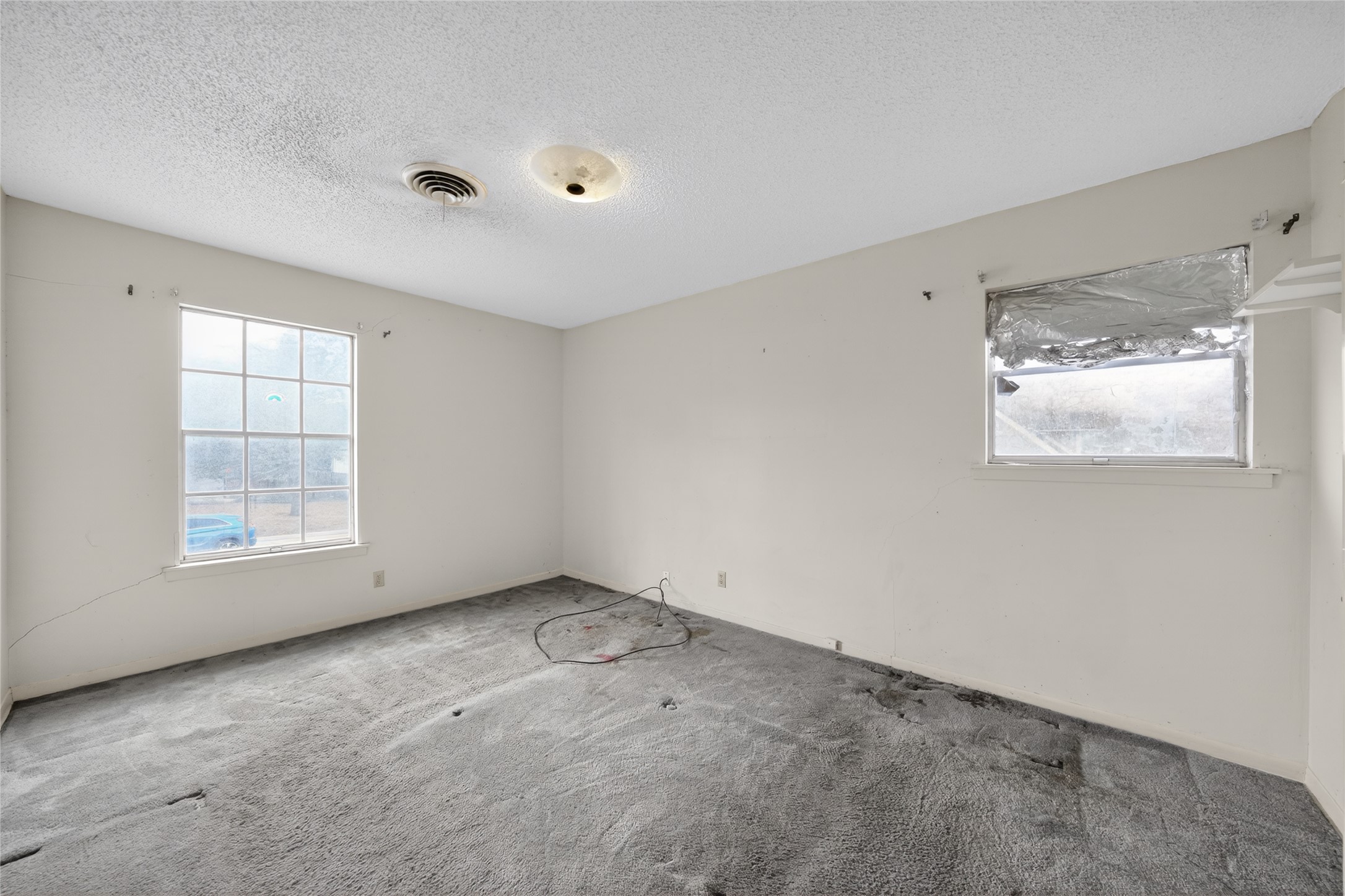 2112 Vanderbilt Lane Austin, TX 78723 - Photo 9 of 23 an empty room with windows