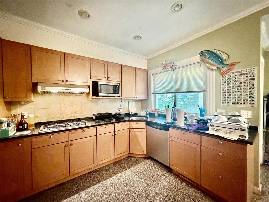 12 Duncan Road, Unit 2 Newton, MA 02465 - Photo 15 of 24 Gallery Image 15