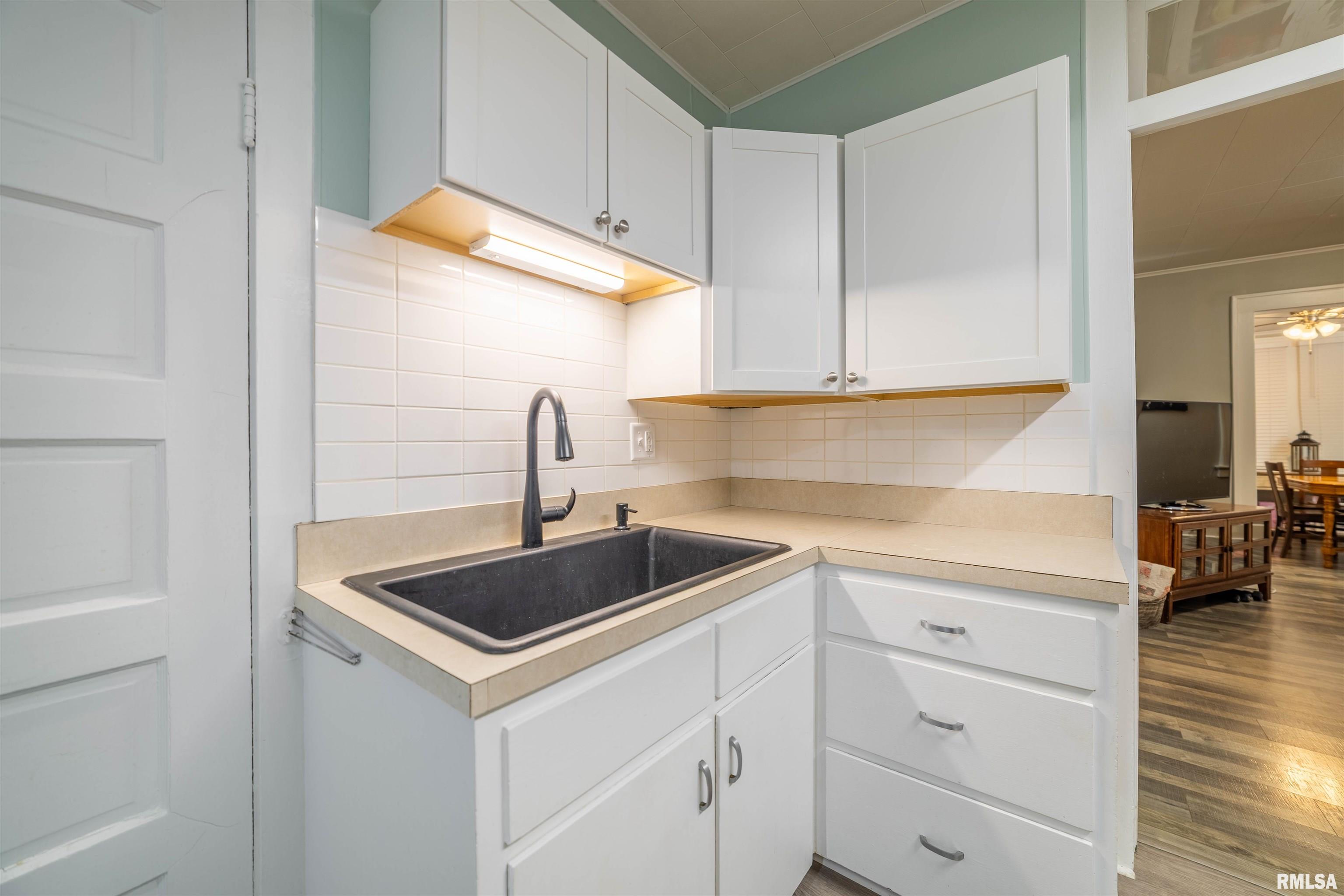 1421 Monroe Street Quincy, IL 62301 - Photo 11 of 21