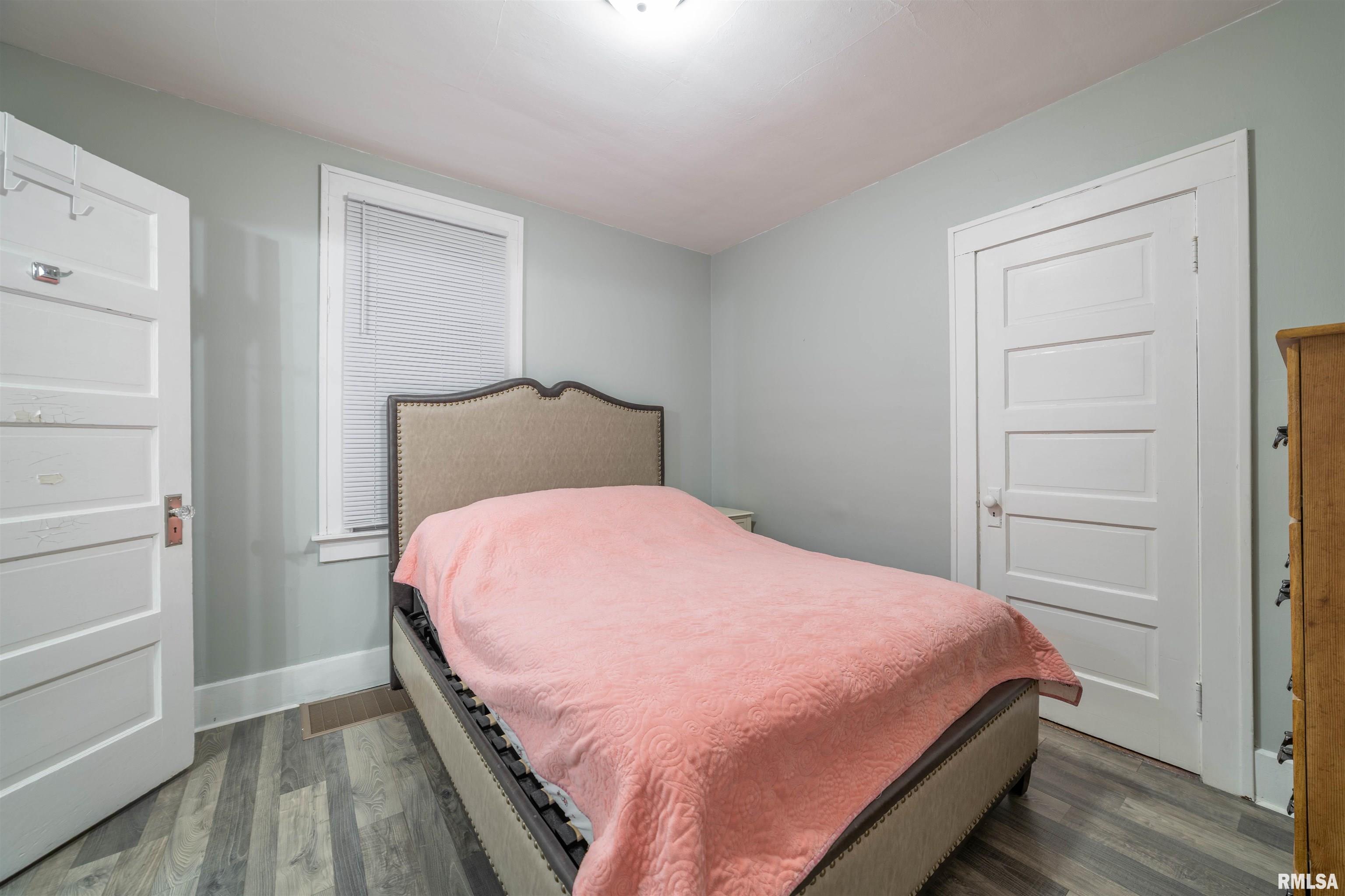 1421 Monroe Street Quincy, IL 62301 - Photo 6 of 21