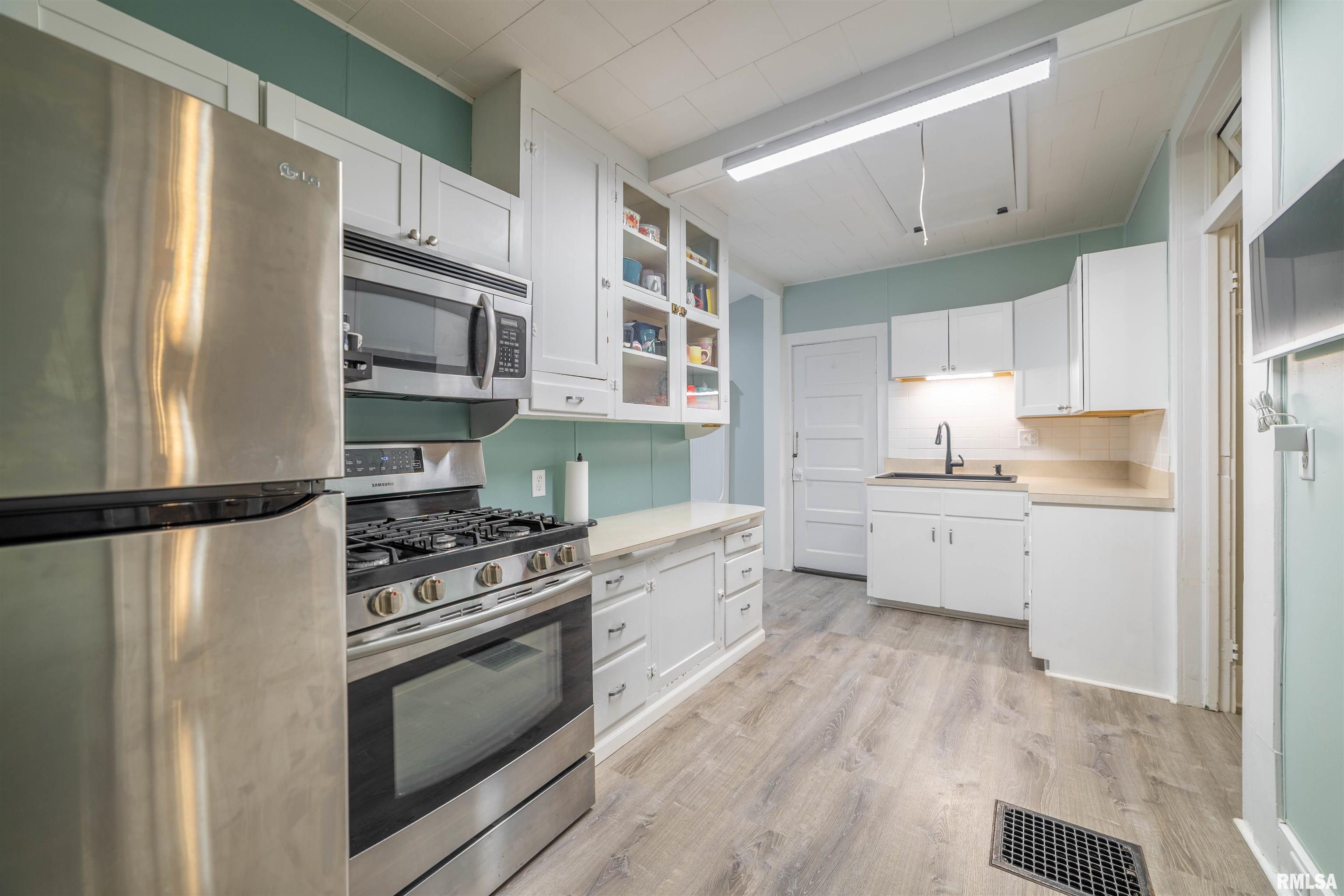 1421 Monroe Street Quincy, IL 62301 - Photo 9 of 21