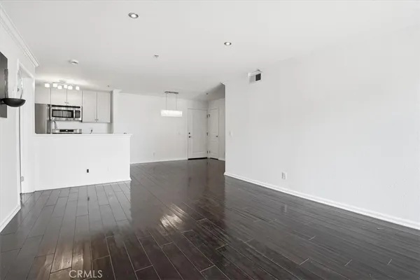 $2,800 | 7320 Hawthorne Boulevard, Unit 108, Los Angeles, CA 90046