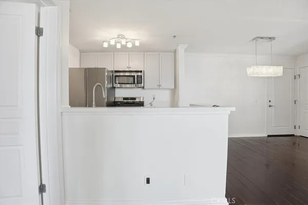 $2,800 | 7320 Hawthorne Boulevard, Unit 108, Los Angeles, CA 90046