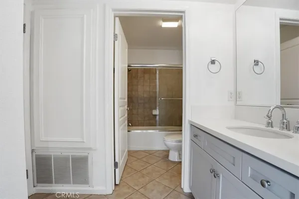 $2,800 | 7320 Hawthorne Boulevard, Unit 108, Los Angeles, CA 90046