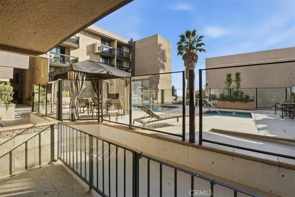 $2,800 | 7320 Hawthorne Boulevard, Unit 108, Los Angeles, CA 90046