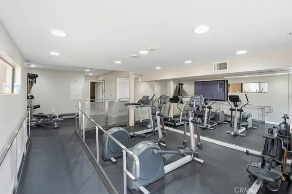 $2,800 | 7320 Hawthorne Boulevard, Unit 108, Los Angeles, CA 90046