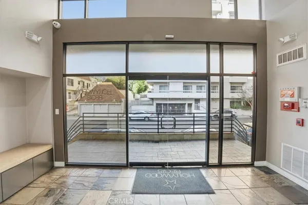 $2,800 | 7320 Hawthorne Boulevard, Unit 108, Los Angeles, CA 90046