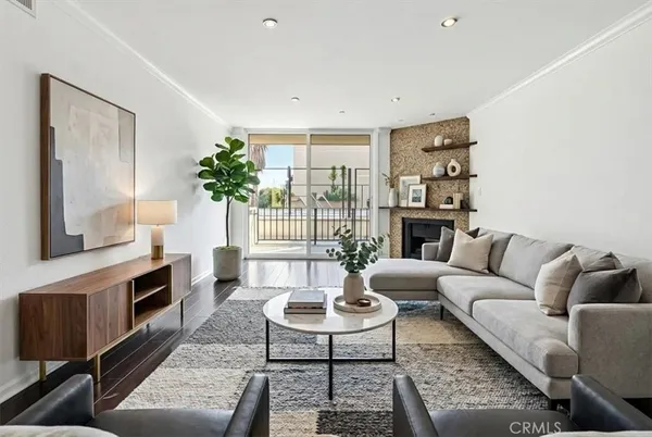 $2,800 | 7320 Hawthorne Boulevard, Unit 108, Los Angeles, CA 90046