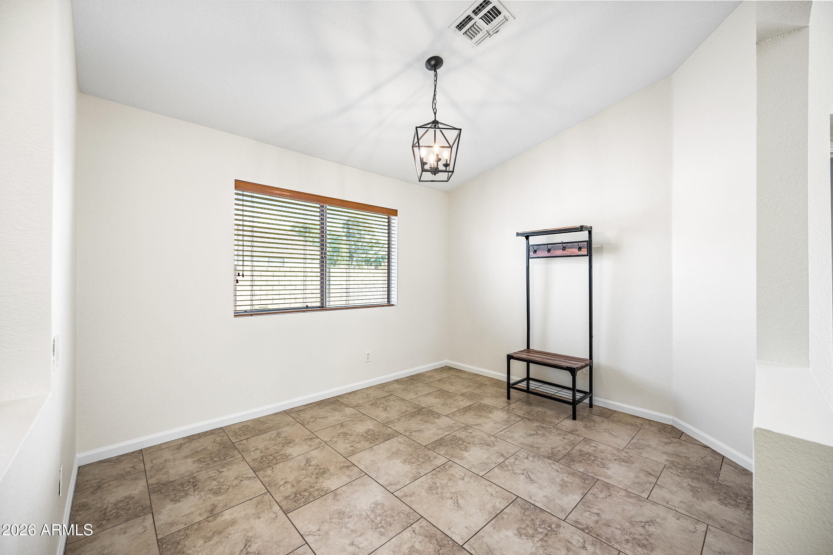 3427 East Marco Polo Road Phoenix, AZ 85050 - Photo 5 of 31 5-3427EMPR-ocupix-