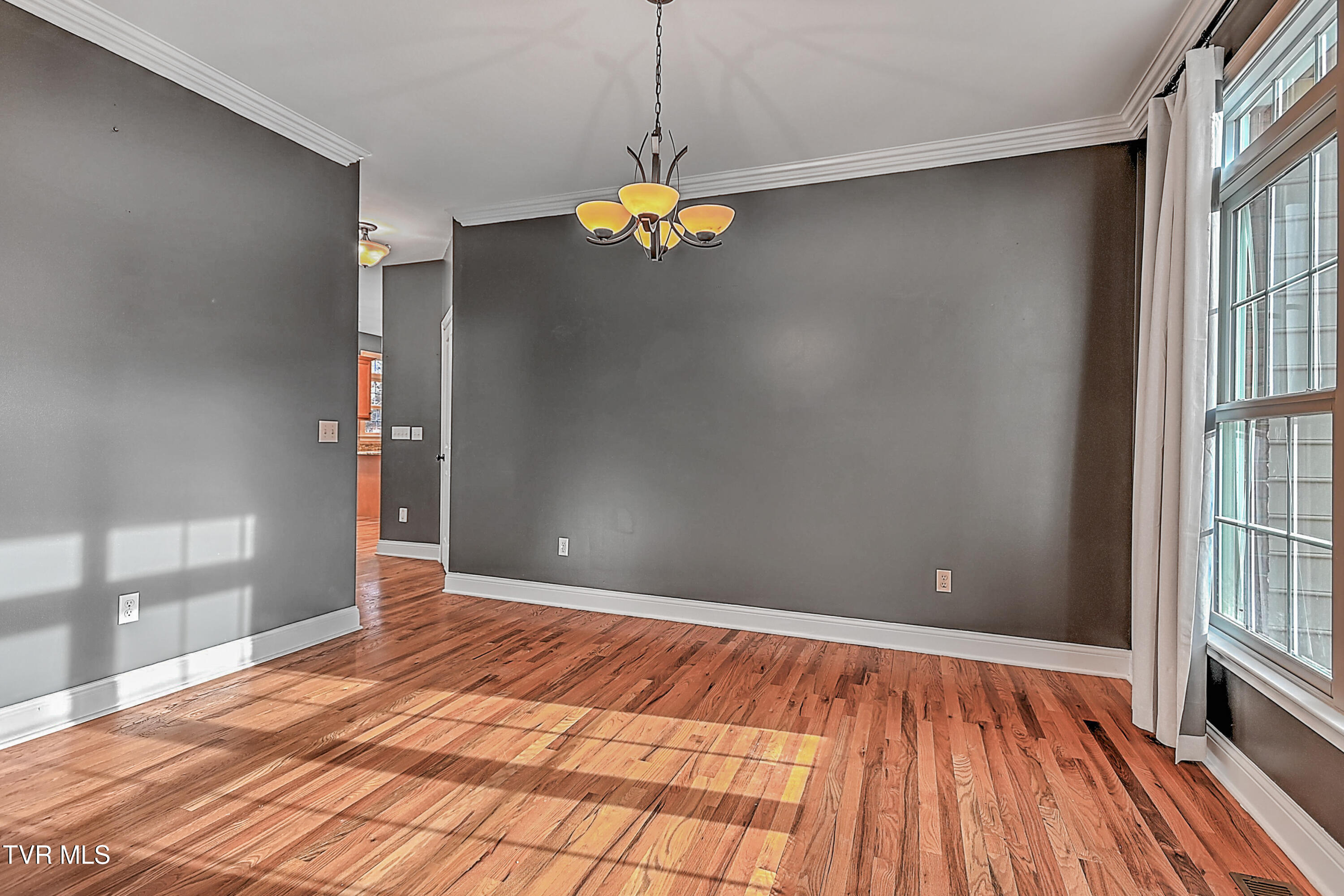 136 Queensgate Bristol, TN 37620 - Photo 11 of 60 136 Queensgate LH-11