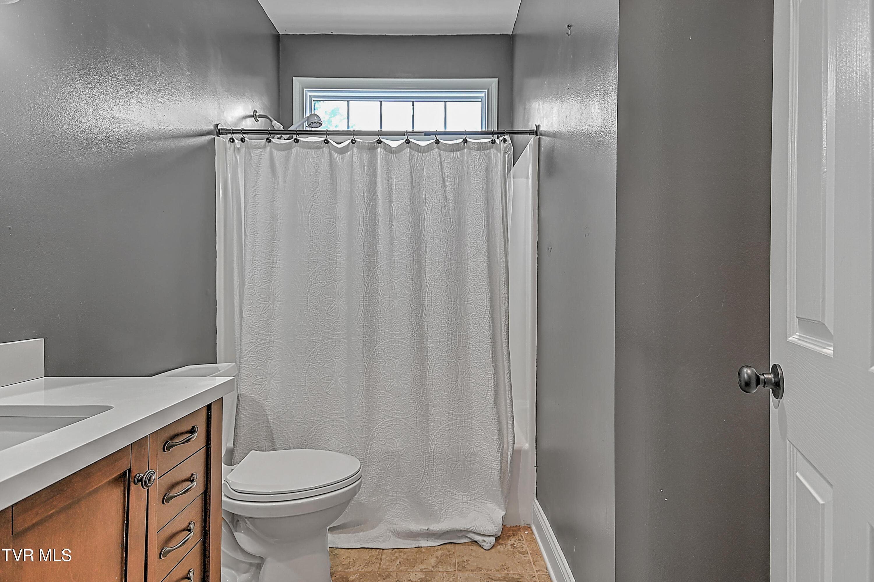 136 Queensgate Bristol, TN 37620 - Photo 14 of 60 136 Queensgate LH-14