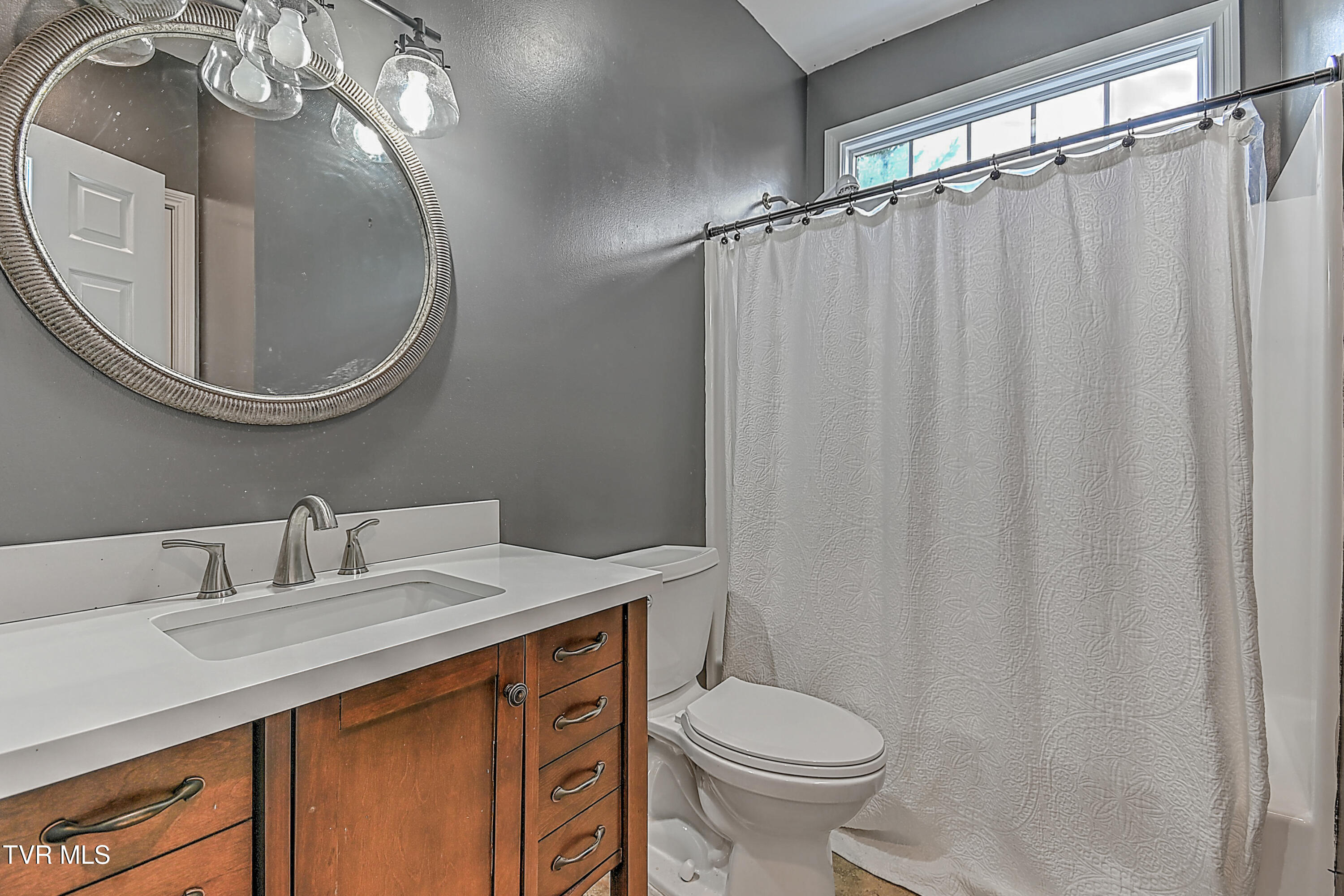 136 Queensgate Bristol, TN 37620 - Photo 15 of 60 136 Queensgate LH-15