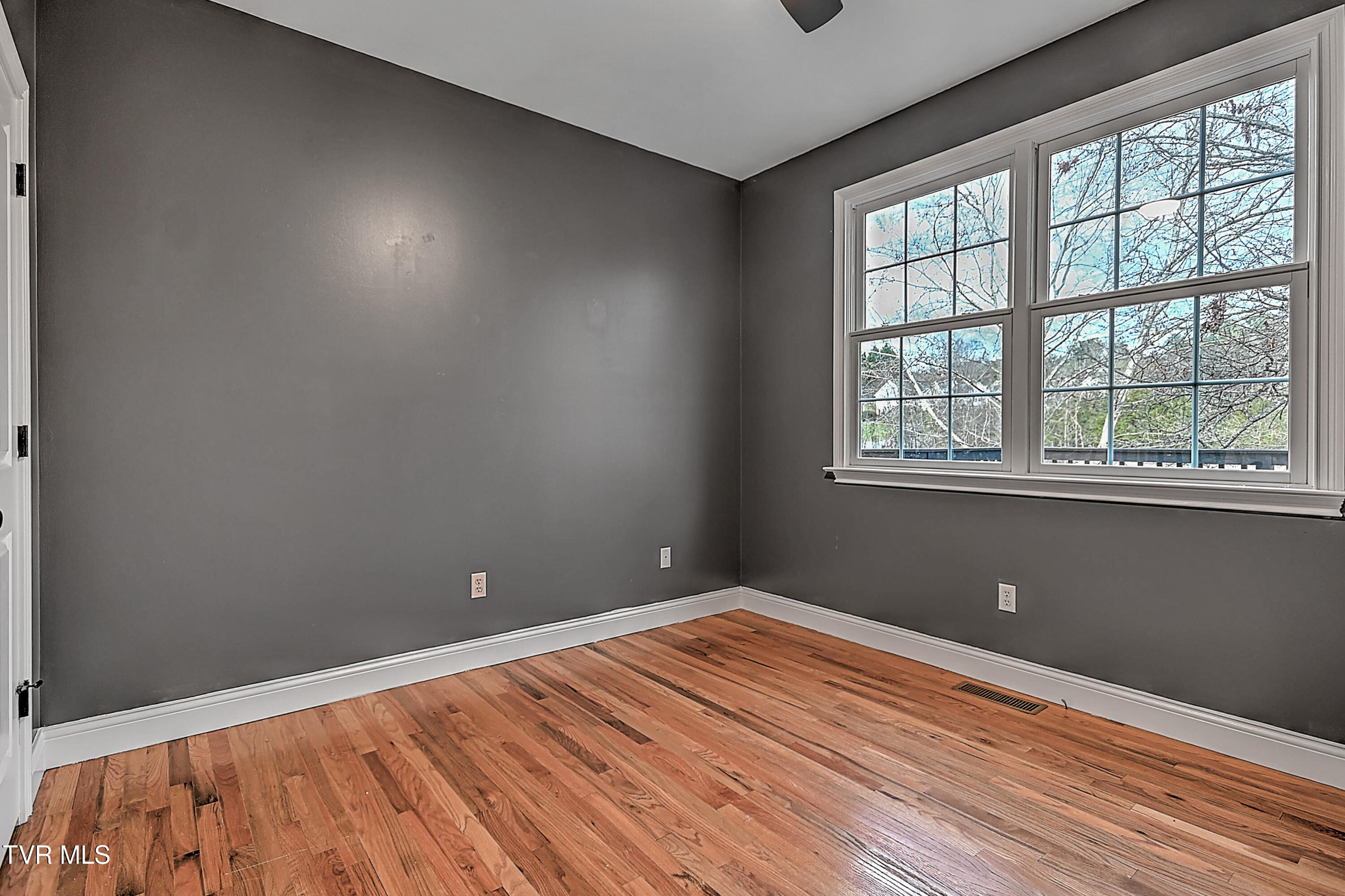 136 Queensgate Bristol, TN 37620 - Photo 16 of 60 136 Queensgate LH-16