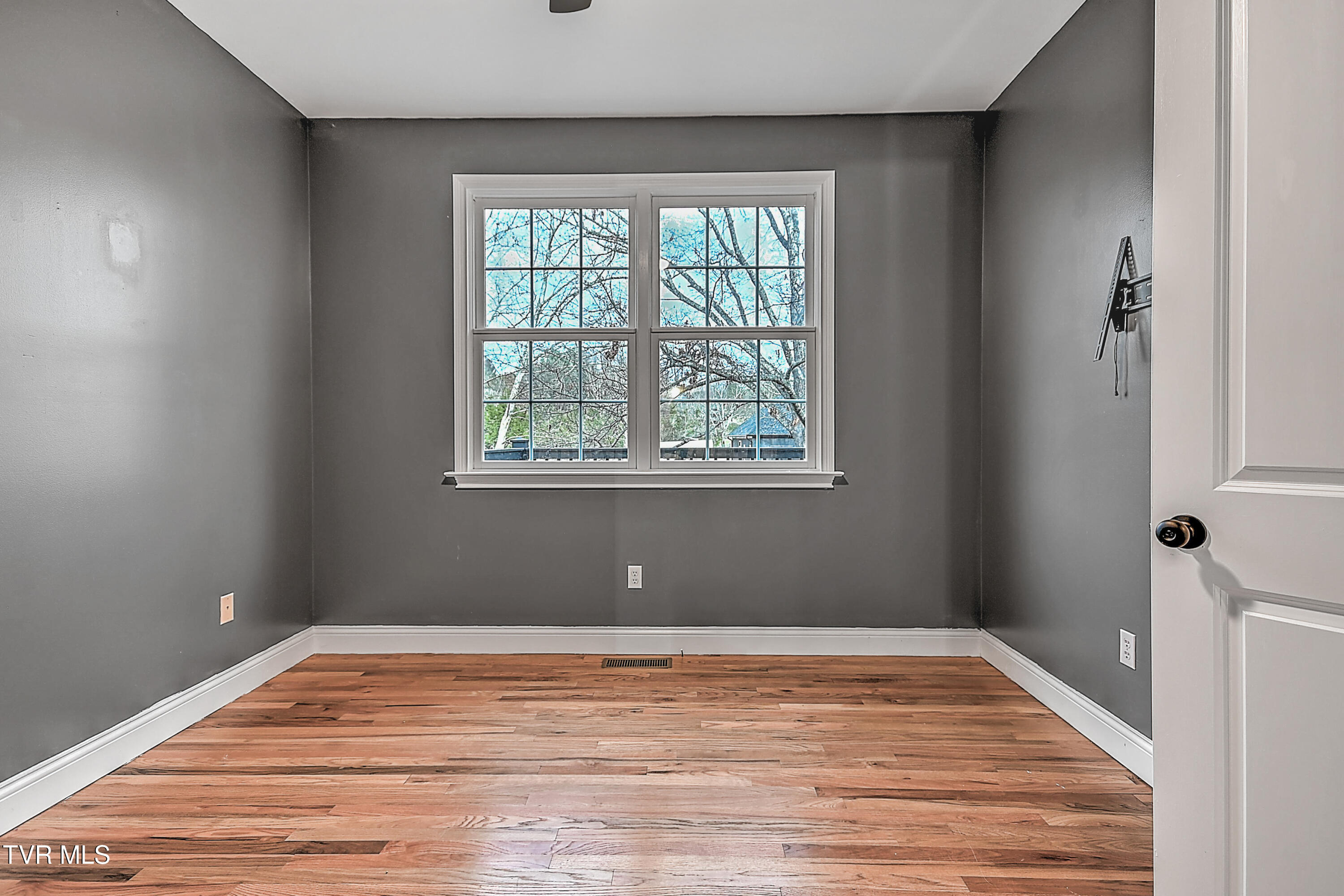 136 Queensgate Bristol, TN 37620 - Photo 19 of 60 136 Queensgate LH-19