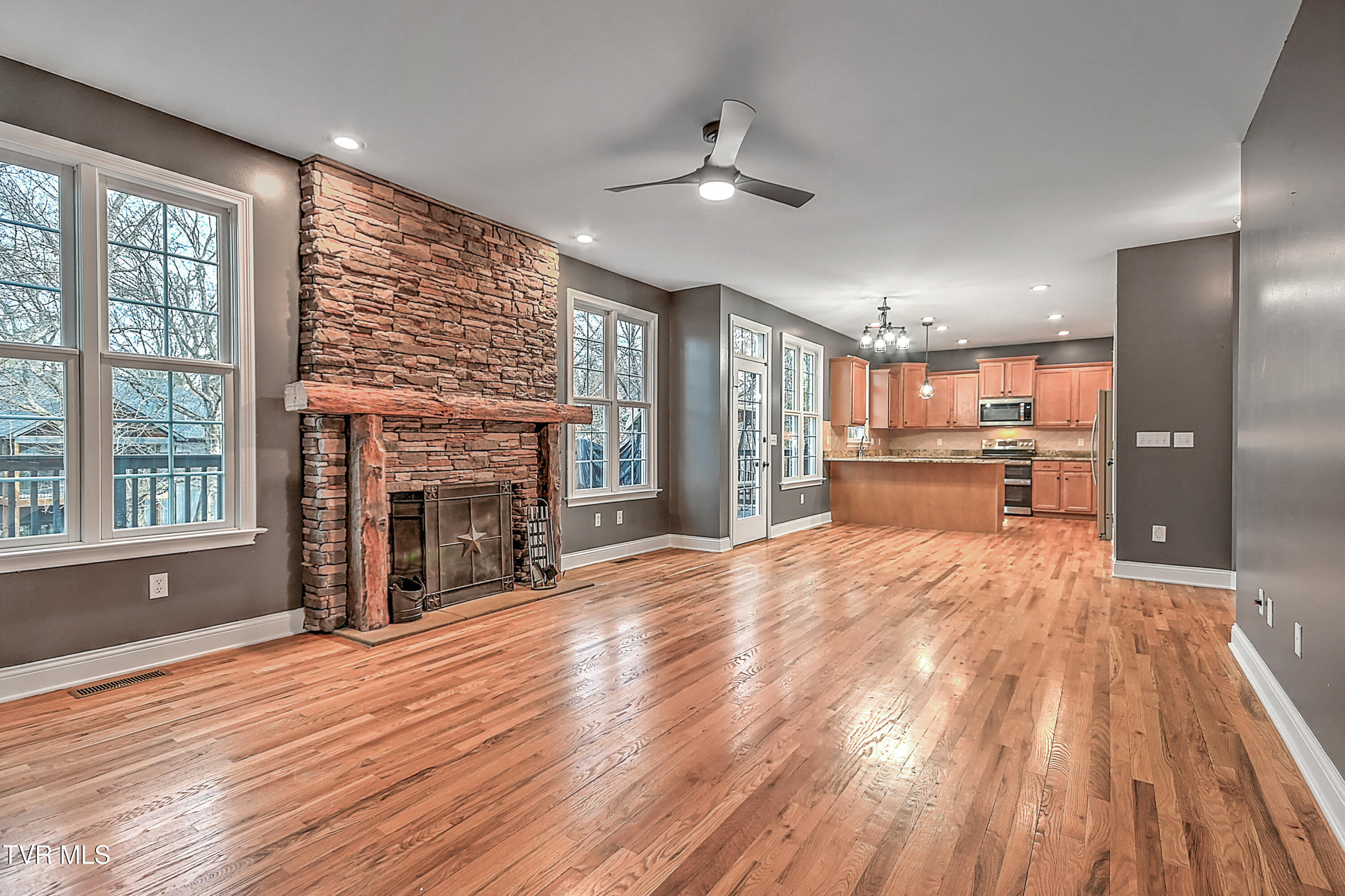 136 Queensgate Bristol, TN 37620 - Photo 20 of 60 136 Queensgate LH-20