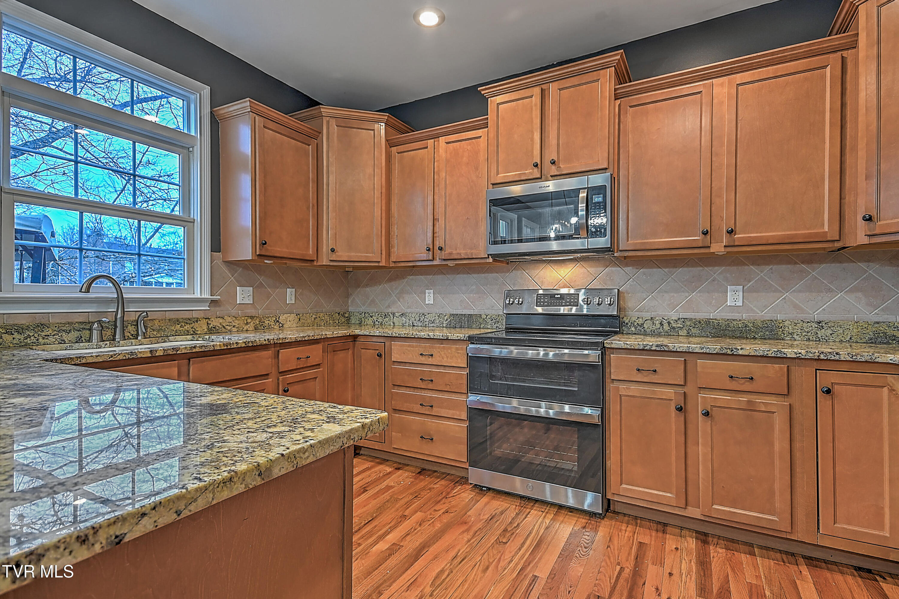 136 Queensgate Bristol, TN 37620 - Photo 27 of 60 136 Queensgate LH-27