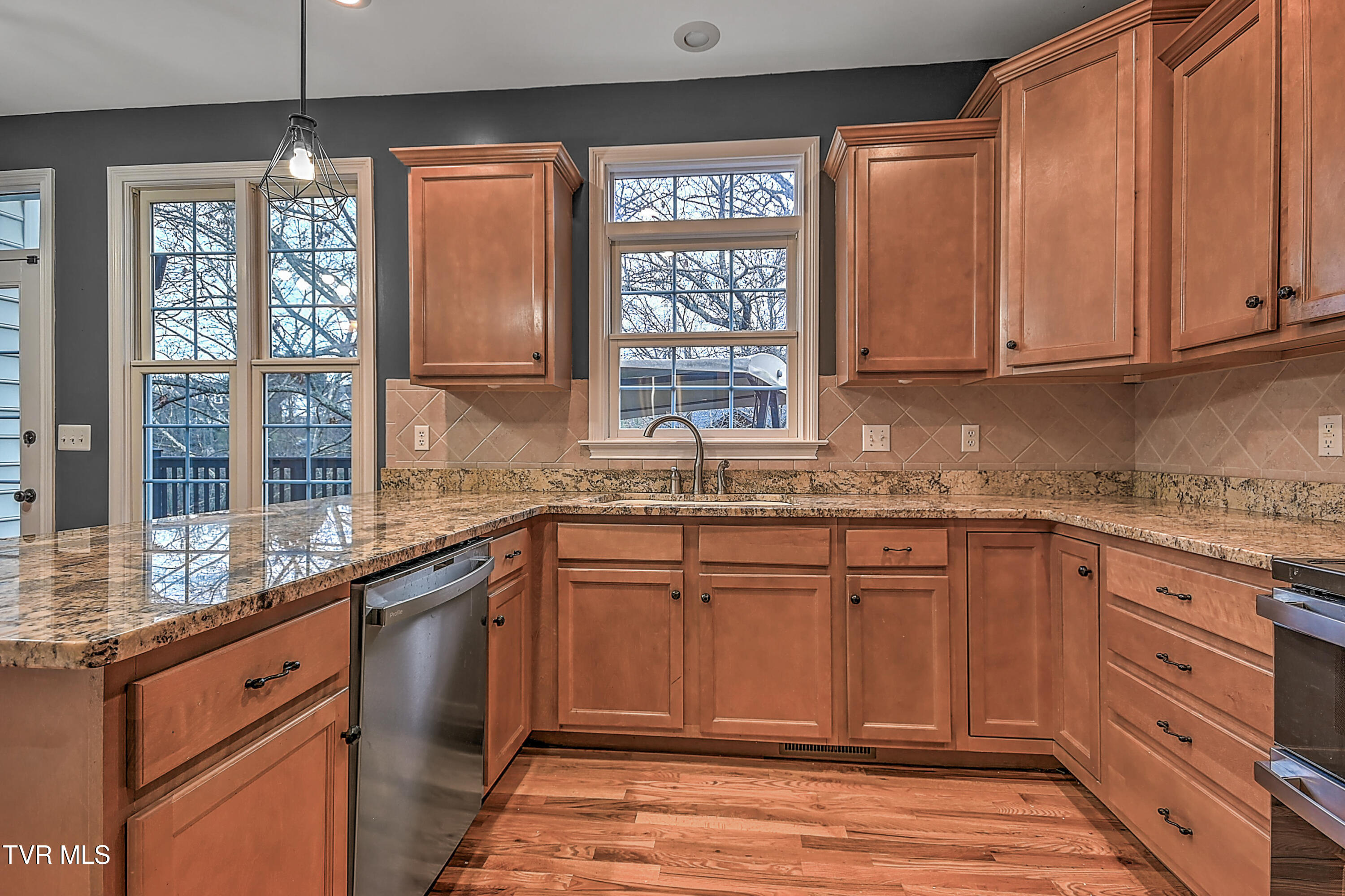 136 Queensgate Bristol, TN 37620 - Photo 30 of 60 136 Queensgate LH-30