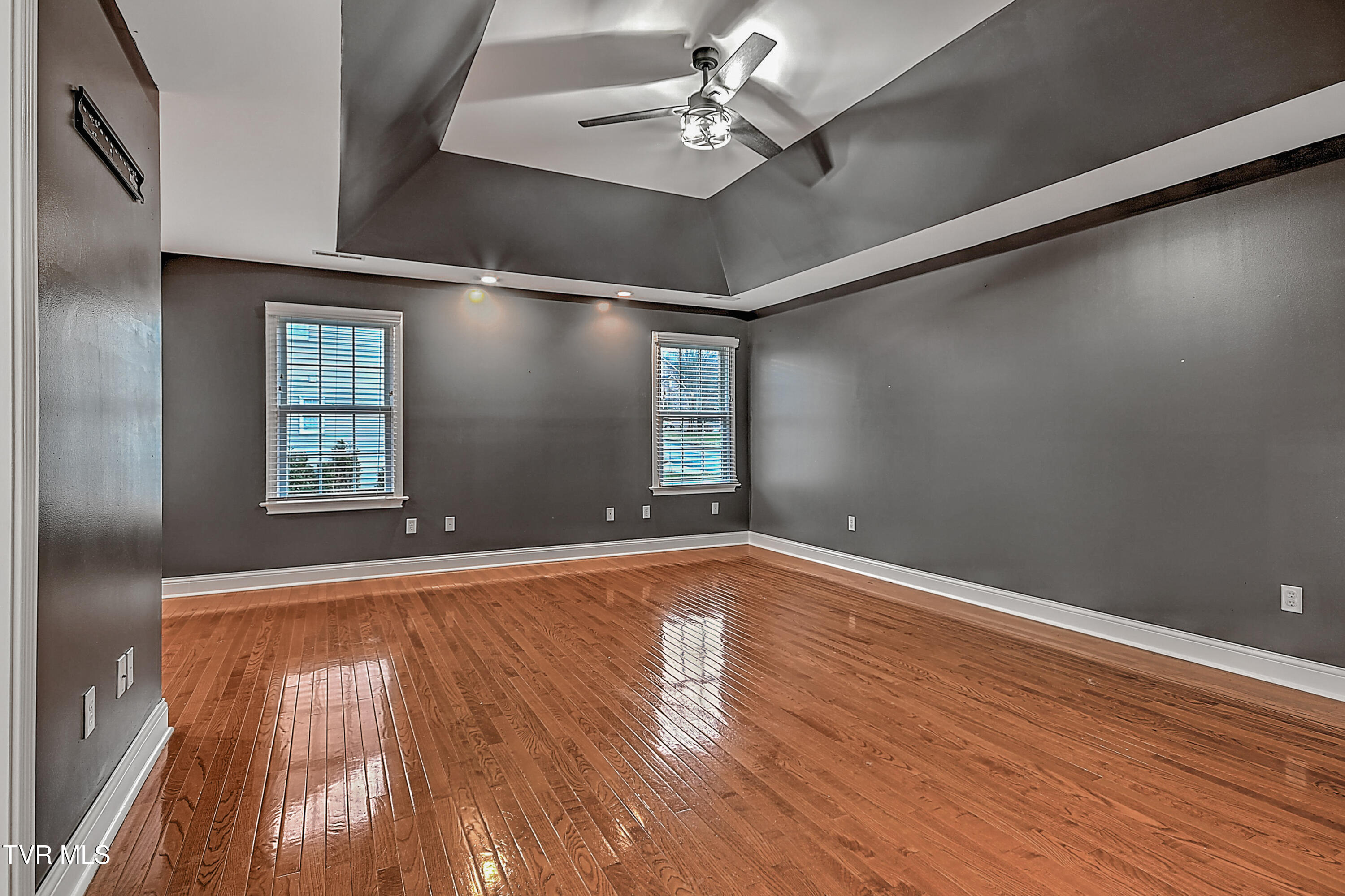 136 Queensgate Bristol, TN 37620 - Photo 31 of 60 136 Queensgate LH-31