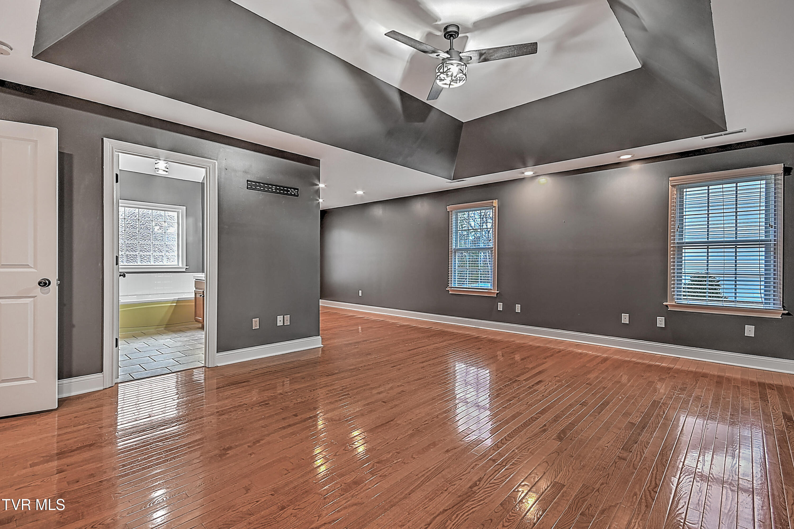 136 Queensgate Bristol, TN 37620 - Photo 32 of 60 136 Queensgate LH-32