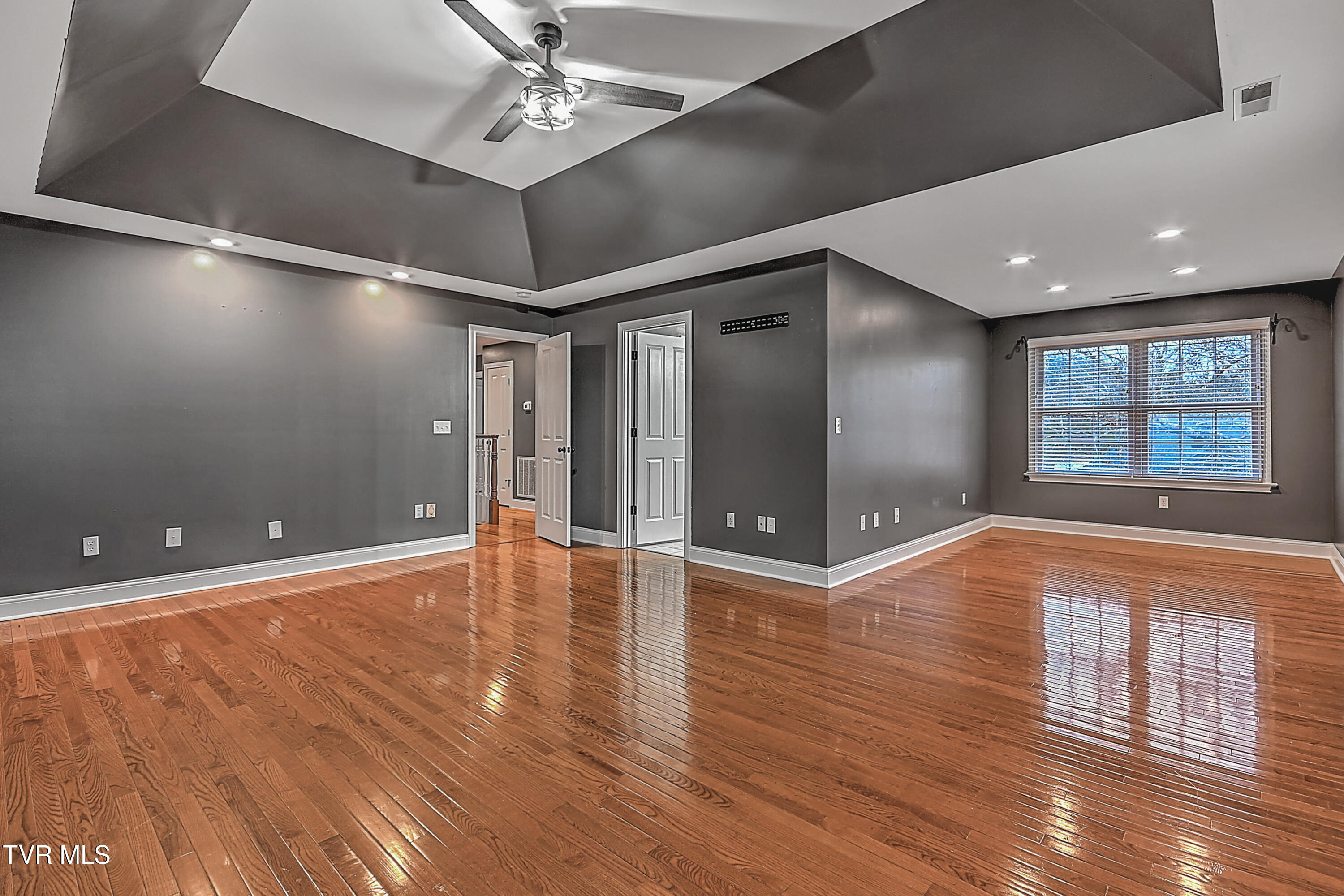 136 Queensgate Bristol, TN 37620 - Photo 33 of 60 136 Queensgate LH-33