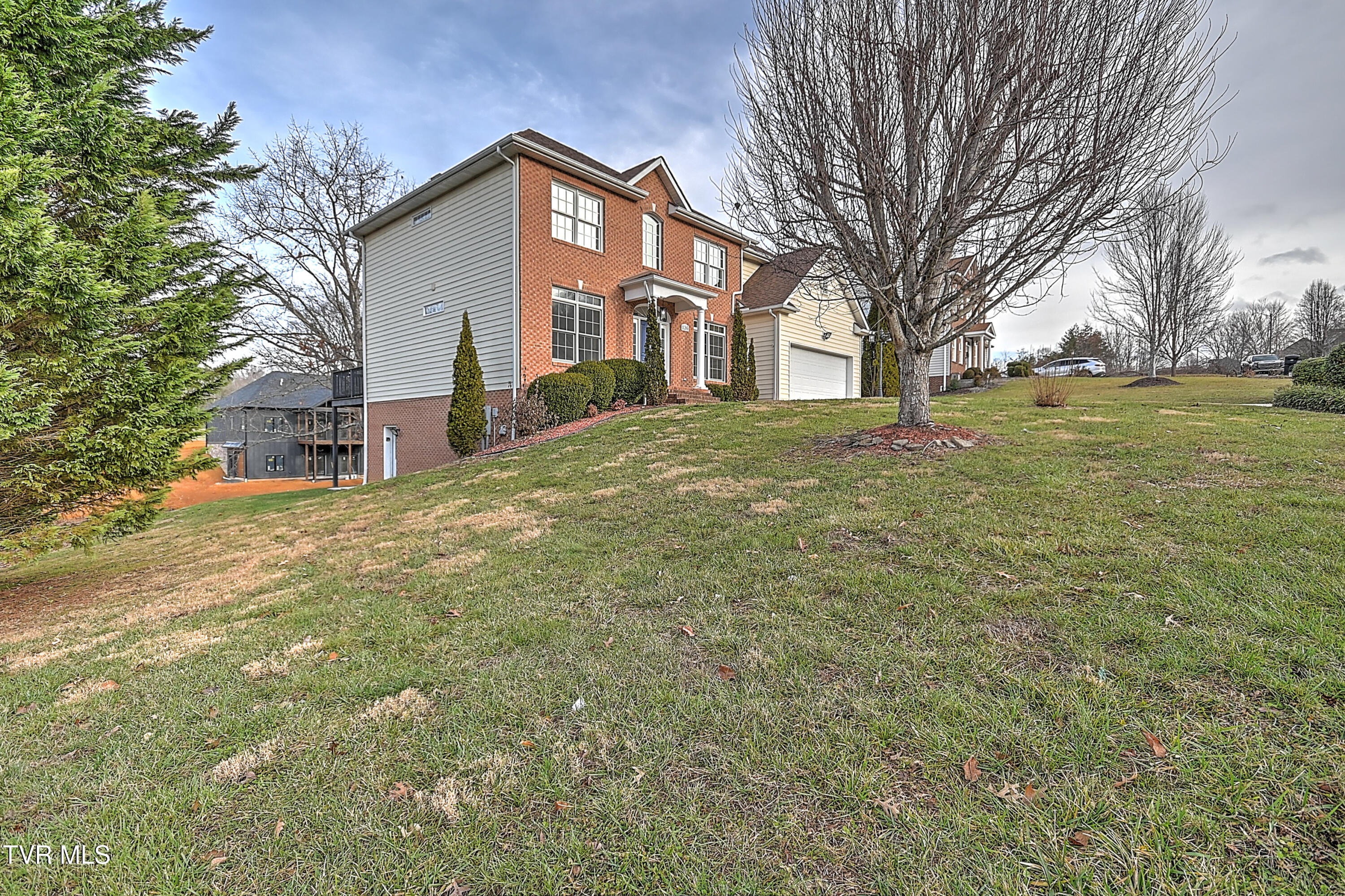 136 Queensgate Bristol, TN 37620 - Photo 4 of 60 136 Queensgate LH-4