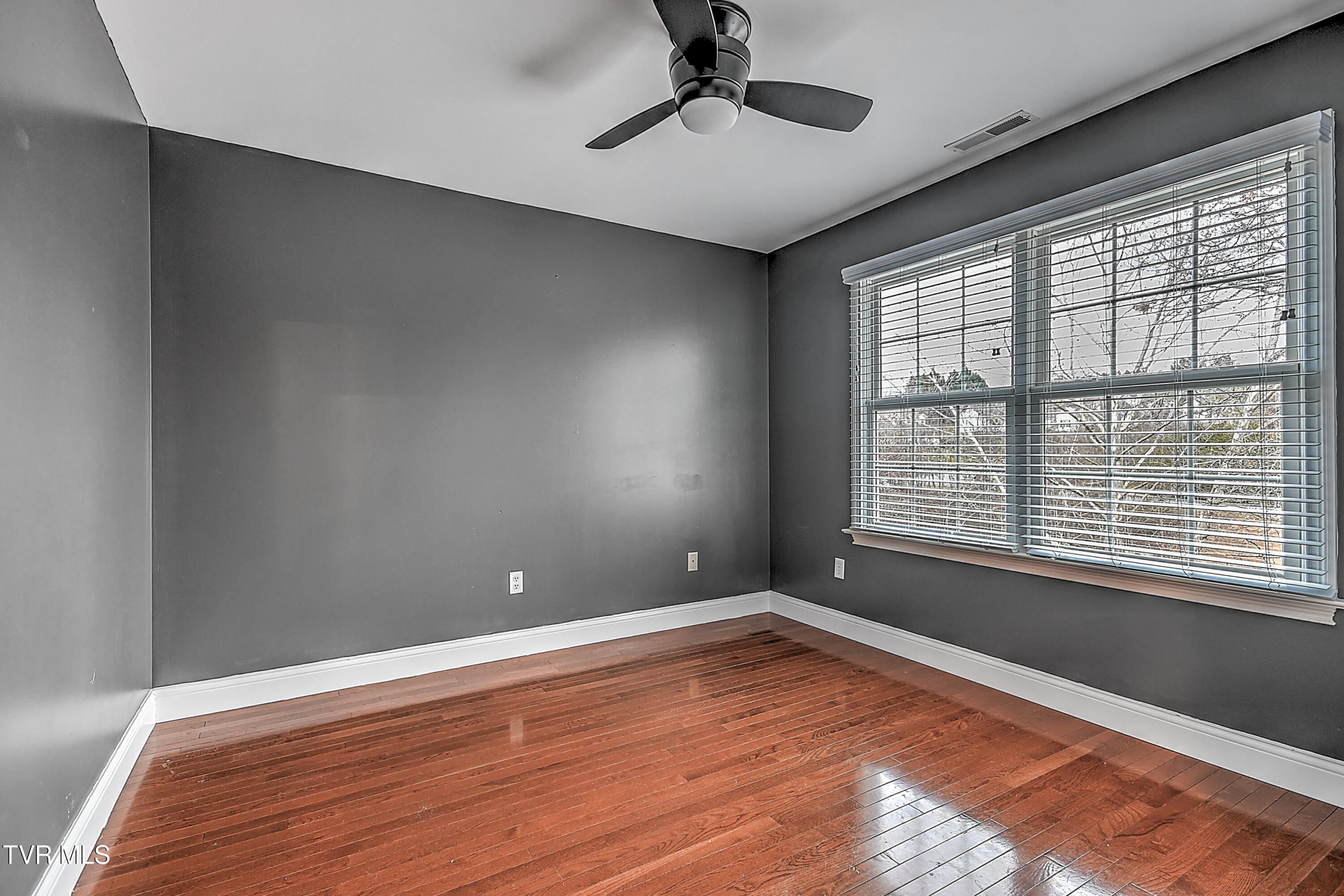 136 Queensgate Bristol, TN 37620 - Photo 42 of 60 136 Queensgate LH-42